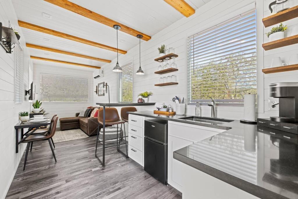 New! The Texas Longhorn-Luxury Container Home Fredericksburg Exterior foto